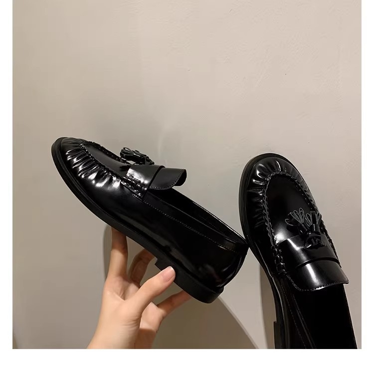 Ženske retro loaferice s resicama i plisiranim detaljima, britanski stil, slip-on cipele