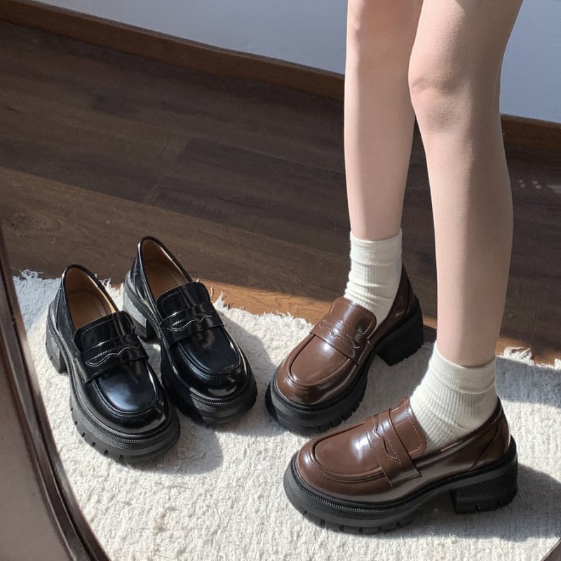 Smeđi ženski loaferi s debelim potplatom, retro britanski stil, PU gornji dio, zaobljen vrh, slip-on, za jesen i zimu
