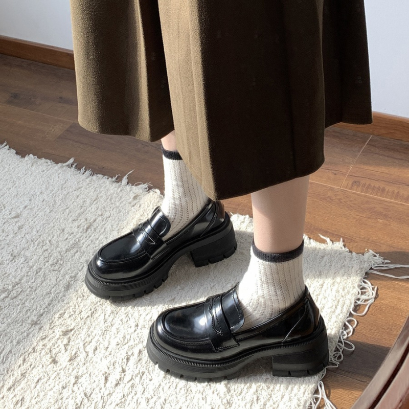 Smeđi ženski loaferi s debelim potplatom, retro britanski stil, PU gornji dio, zaobljen vrh, slip-on, za jesen i zimu