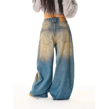 Ženske traperice visokog struka, ravnog kroja, plisirane, pran u vintidž stilu s graffiti točkama boje, opuštene casual hlače