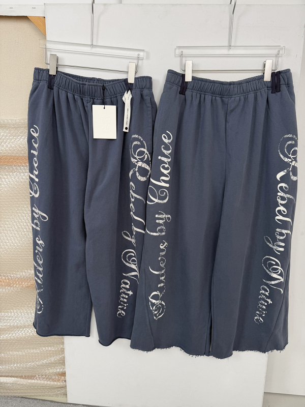 Ženske hlače s ležernim krojem, s vintage plavim printom i slovima, casual sportski stil, duljina 9/10