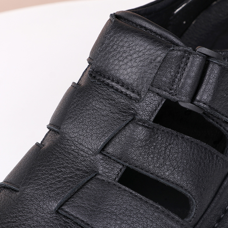 Sandale bărbătești din piele, vârf închis și partea superioară perforată, vară 2025, pantofi casual de plajă