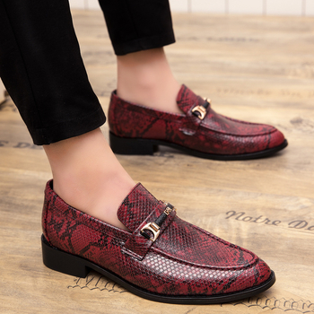 Muške loafers slip-on s oštrim nosom, koža, PU gornji dio, gumeni potplat, proljeće 2025, casual stil