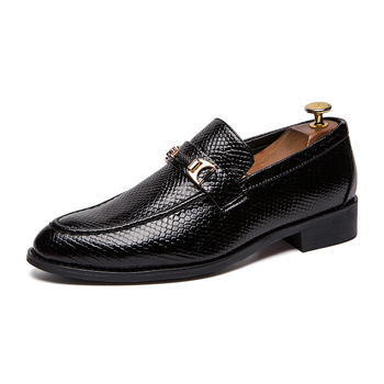 Muške loafers slip-on s oštrim nosom, koža, PU gornji dio, gumeni potplat, proljeće 2025, casual stil