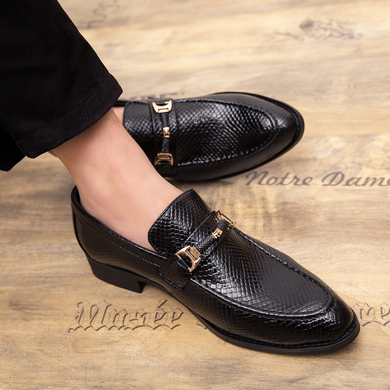 Muške loafers slip-on s oštrim nosom, koža, PU gornji dio, gumeni potplat, proljeće 2025, casual stil