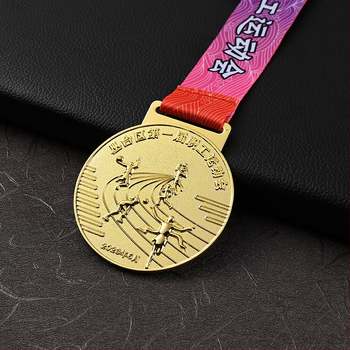 Pozlaćena memorijalna medalja za maraton i sportske događaje