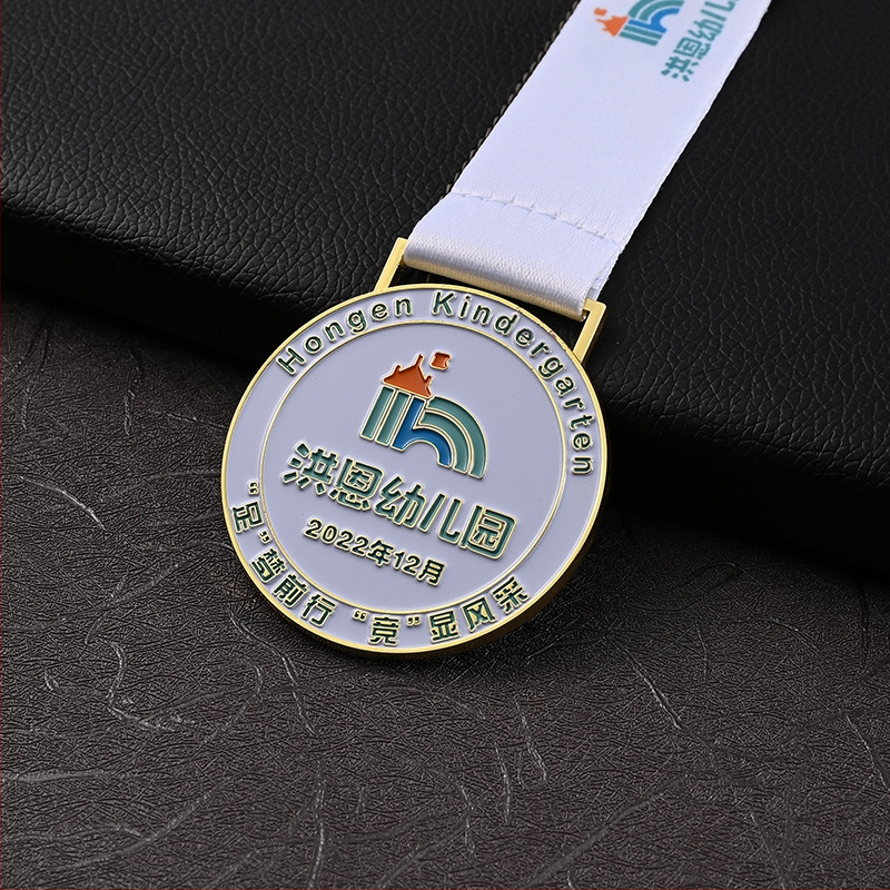 Pozlaćena memorijalna medalja za maraton i sportske događaje