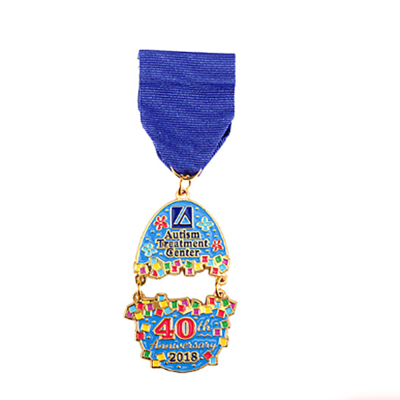 Metalne medalje s izrezanim dizajnom za sportska natjecanja – dječja košarka, nogomet i maraton, vrhunske nagrade