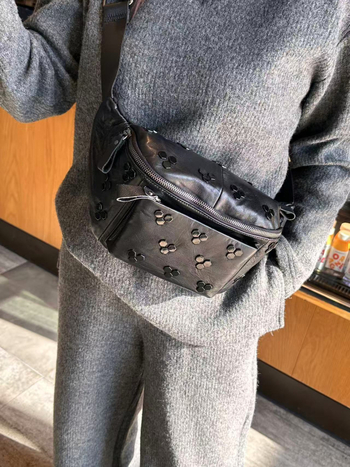 Ženska crossbody torba od prave ovčje kože, casual stil, srednja veličina, džepovi za telefon i osobnu iskaznicu, proljeće 2026