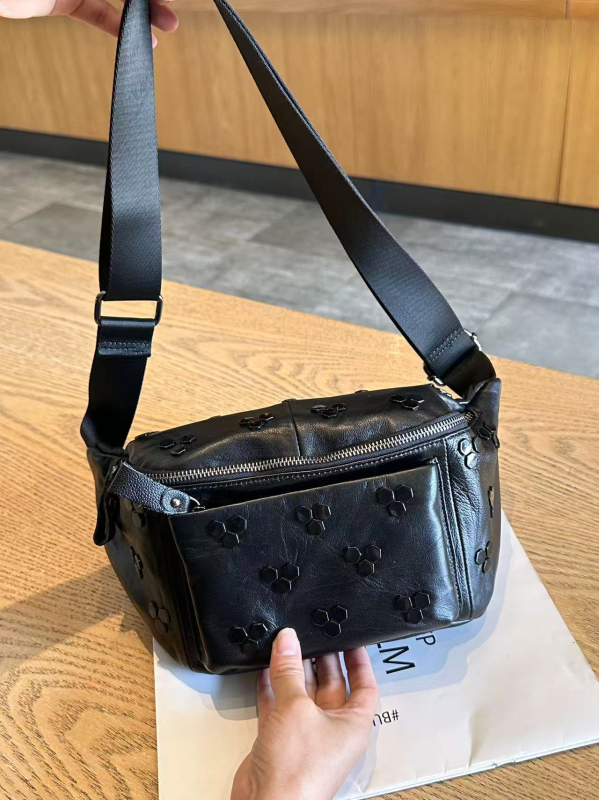 Ženska crossbody torba od prave ovčje kože, casual stil, srednja veličina, džepovi za telefon i osobnu iskaznicu, proljeće 2026