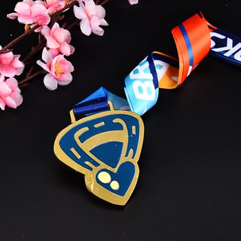 Spomen-medalje atletike i maratona – metalne medalje u zlatnoj, srebrnoj i brončanoj boji.