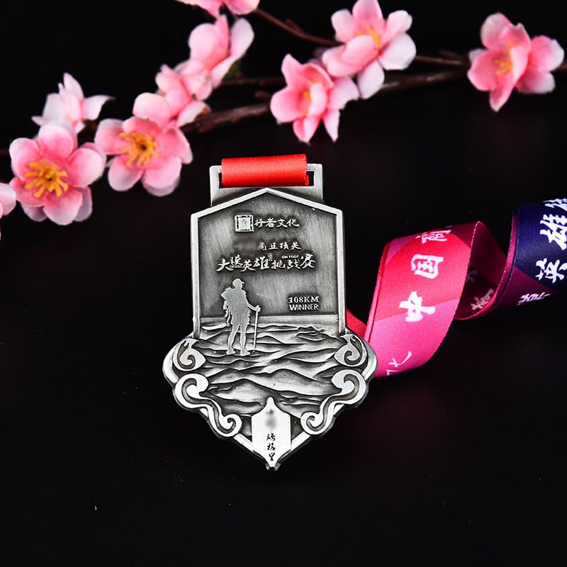 Spomen-medalje atletike i maratona – metalne medalje u zlatnoj, srebrnoj i brončanoj boji.