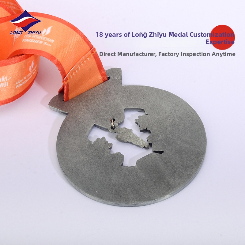 Prilagođeni metalni medaljon za maraton s izrezbarenim motivom i oslikanim premazom
