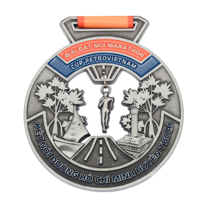 Prilagođeni metalni medaljon za maraton s izrezbarenim motivom i oslikanim premazom