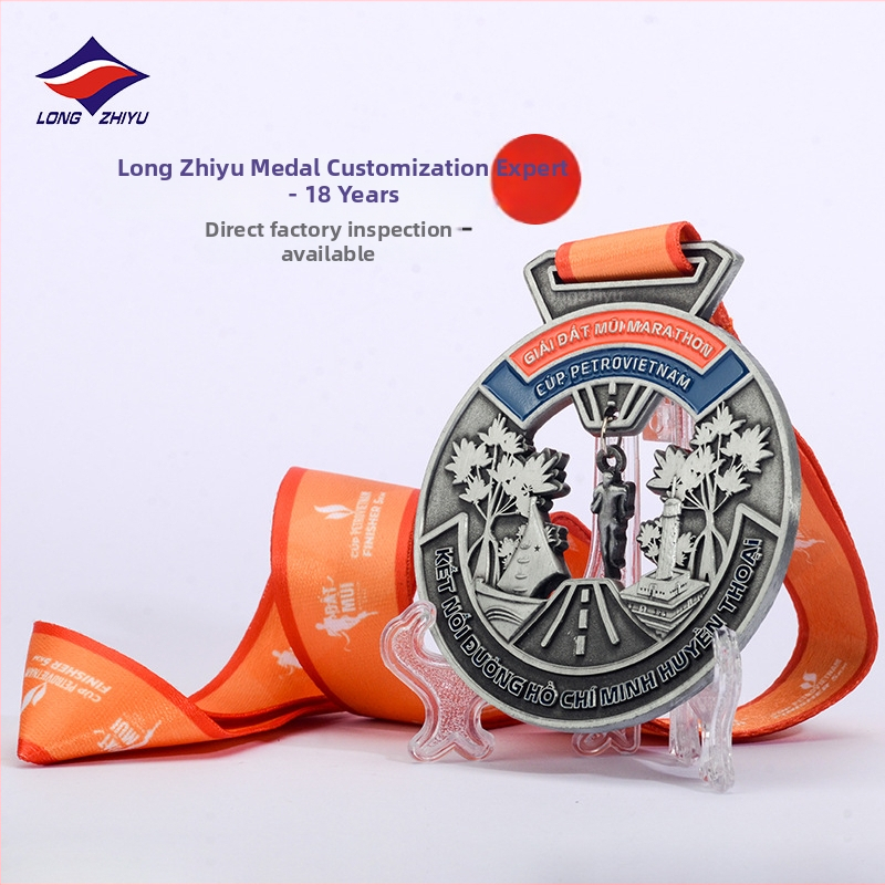 Prilagođeni metalni medaljon za maraton s izrezbarenim motivom i oslikanim premazom