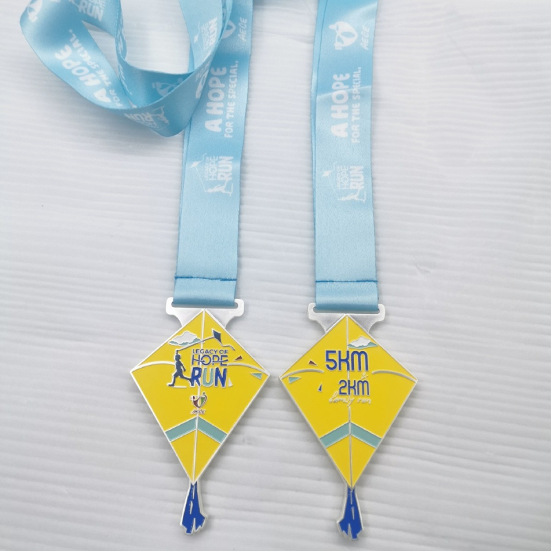 Košarkaška prvenstvena medalja, za nošenje oko vrata, zlatna/srebro/brončana, memorijalna medalja od cinkove zlitine