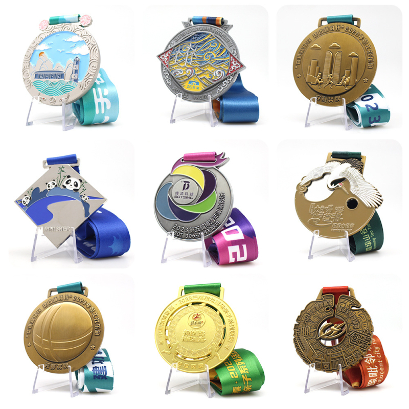 Prilagođena metalni medal za Maraton grada Chongqinga, izrezani dizajn s 3D emajl pandom, prigodna plaketa