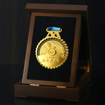 Prilagođene medalje za izuzetne zaposlenike, počasne medalje za penzioniranje, metalne lakirane medalje za sportske događaje i maratone