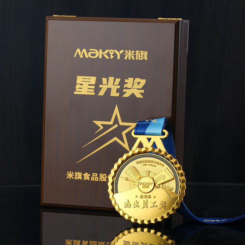Prilagođene medalje za izuzetne zaposlenike, počasne medalje za penzioniranje, metalne lakirane medalje za sportske događaje i maratone