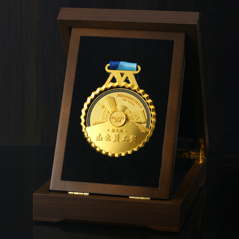 Prilagođene medalje za izuzetne zaposlenike, počasne medalje za penzioniranje, metalne lakirane medalje za sportske događaje i maratone