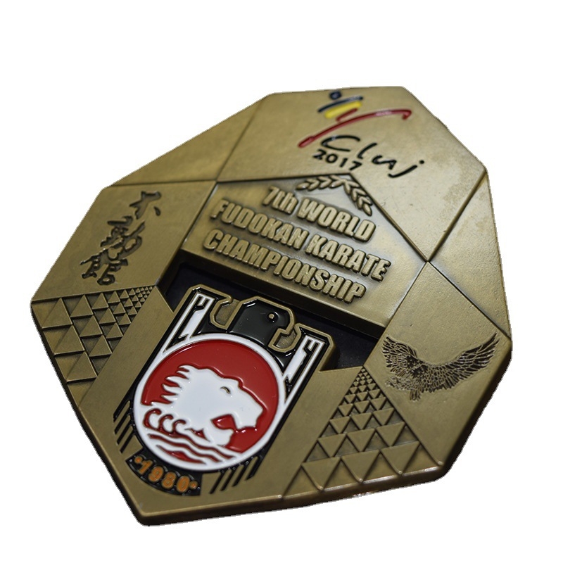 Maraton medalja od legure cinka s lakiranim završetkom, memorijalna medalja i retro novčić