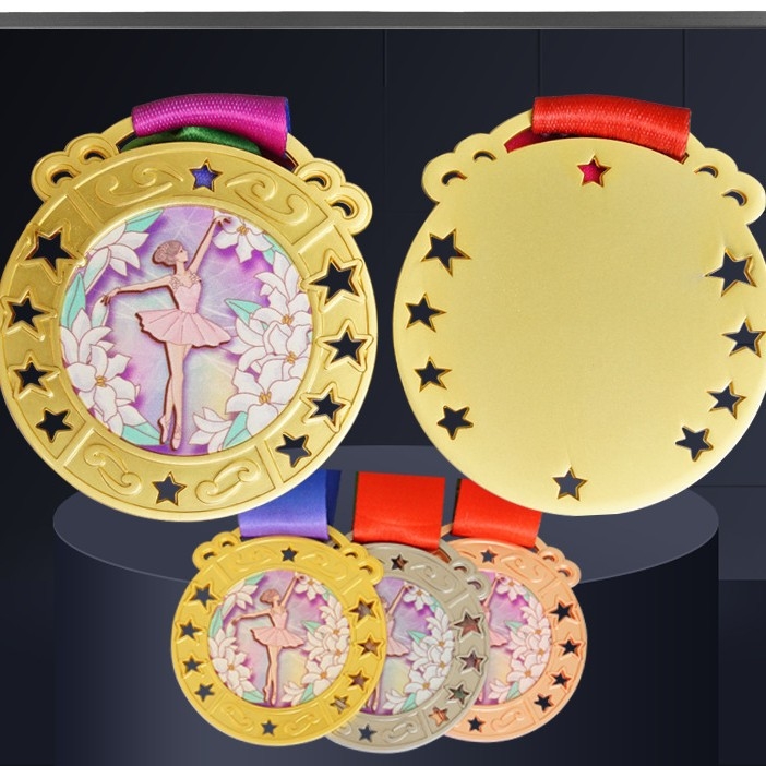Dječja medalja za etnički ples, 60 mm, legura cinka, pozlaćeni premaz, mogućnost prilagodbe