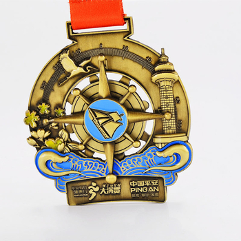 Metalna medalja za trčanje i maraton – personalizirana prigodna medalja, zlatni dizajn