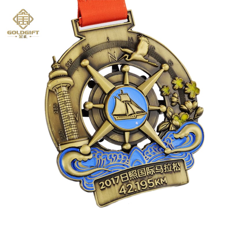 Metalna medalja za trčanje i maraton – personalizirana prigodna medalja, zlatni dizajn