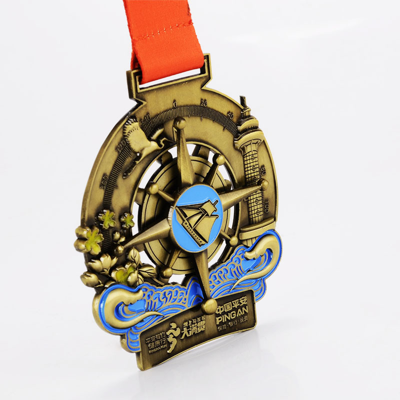 Metalna medalja za trčanje i maraton – personalizirana prigodna medalja, zlatni dizajn