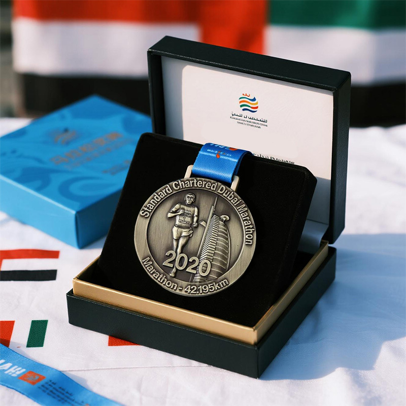 Prilagođena metalna medalja za maraton, cinkova legura, pozlaćena površina, moguć ispis logotipa, suvenir za poslovne događaje