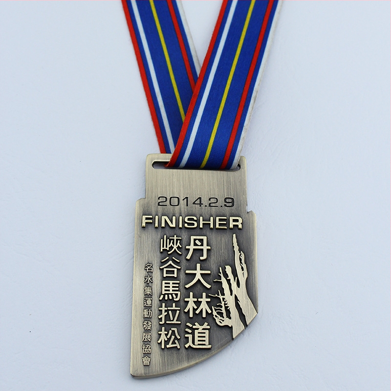 Prilagođena metalna medalja za maraton i sportska događanja – cinkov spoj, zlatno premazano