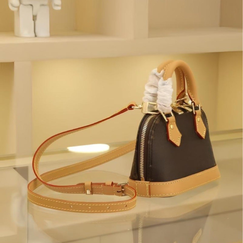 Nova bijela trobojna ženska torbica, moderna i stylish, torba za ruku s oblikom školjke, svestrana crossbody torba