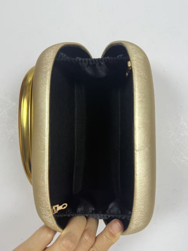 2025 nova ženska večernja clutch torba s jedinstvenim oblikom, retro dizajn ispod pazuha, lagani luksuz