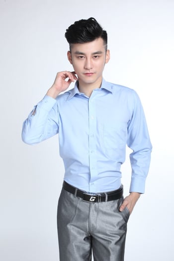 Muška košulja s dugim rukavima, poslovni stil, slim-fit, svijetloplava, s mješavinom pamuka