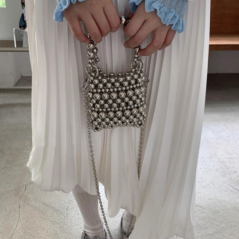 Crossbody torba s perlama, metalno srebrna, ručno pletene perle, džep za ruž, novčanik i ključeve