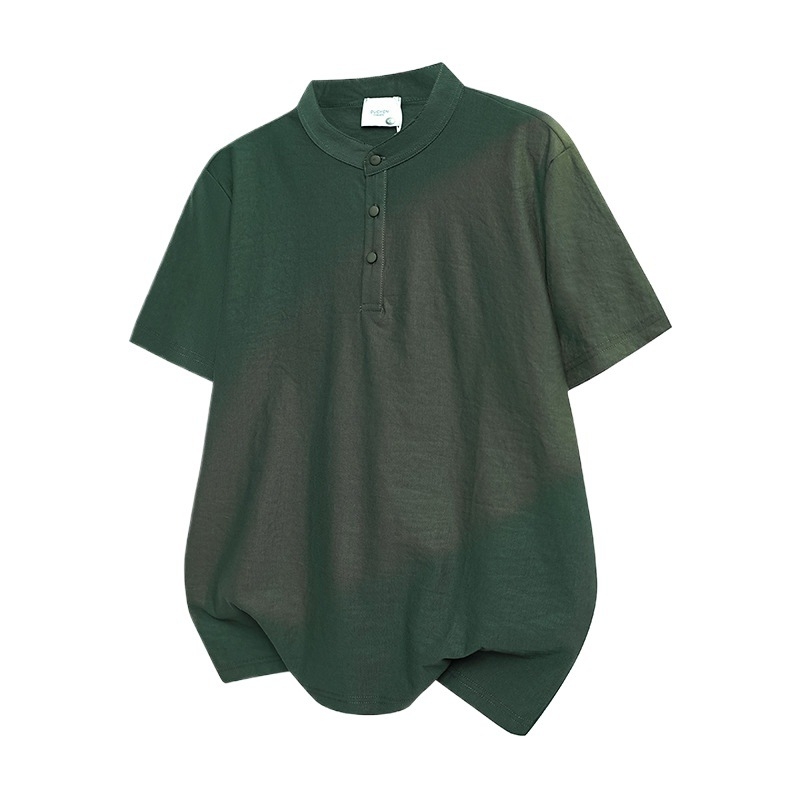 Muška Henley majica s kratkim rukavima, jednobojna, minimalističkog stila, pogodna za poslovno i svakodnevno nošenje