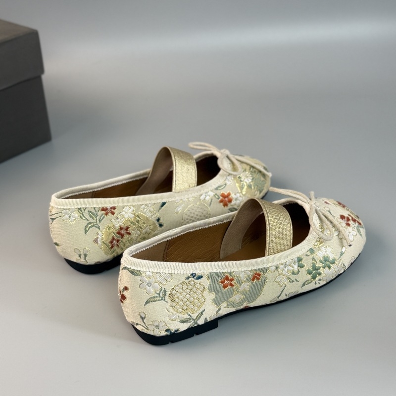 Lányoknak szóló balerina cipő, új kínai stílusú nemzeti hangulatú vintage textil hímzett Hanfu inspiráció, négyszögletes orrú, lapos talpú.