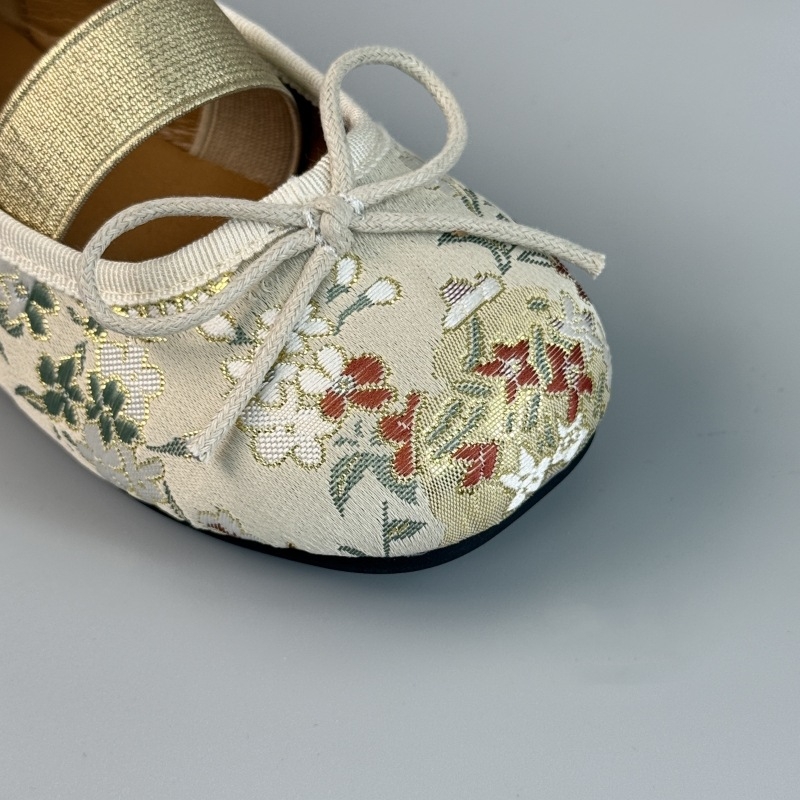 Lányoknak szóló balerina cipő, új kínai stílusú nemzeti hangulatú vintage textil hímzett Hanfu inspiráció, négyszögletes orrú, lapos talpú.