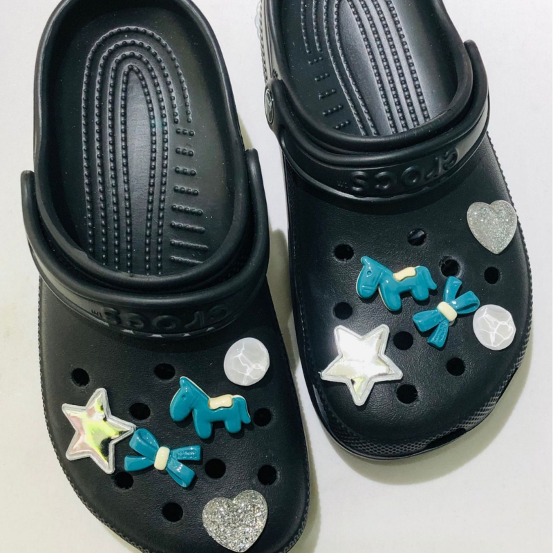 Xc-123-1 Ukrasi za Crocs: zelena mašna, poni i zvjezdica