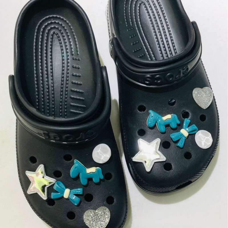 Xc-123-1 Ukrasi za Crocs: zelena mašna, poni i zvjezdica