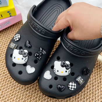 Aksesoar za Crocs s mačjim motivom, crno-bijeli karirani uzorak, dekorativna kopča