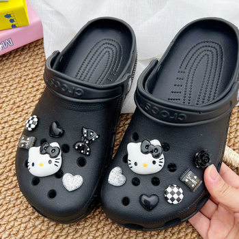 Aksesoar za Crocs s mačjim motivom, crno-bijeli karirani uzorak, dekorativna kopča