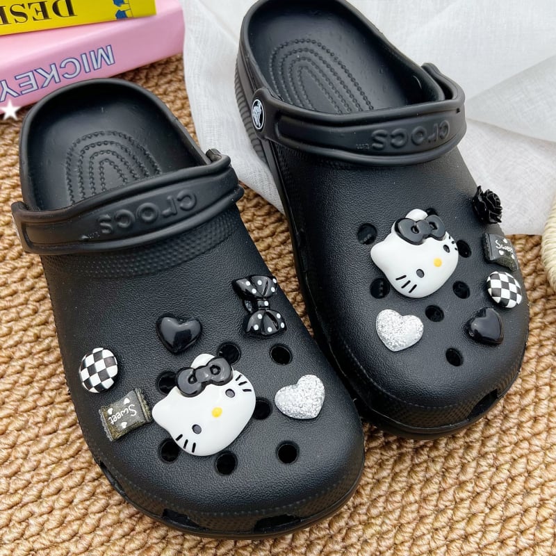 Aksesoar za Crocs s mačjim motivom, crno-bijeli karirani uzorak, dekorativna kopča