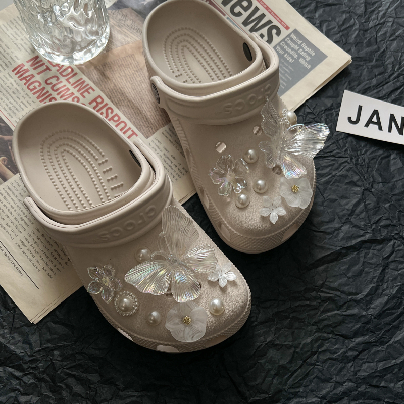 DIY kristalni cvjetovi i leptiri za Crocs-stilne cipele s rupama