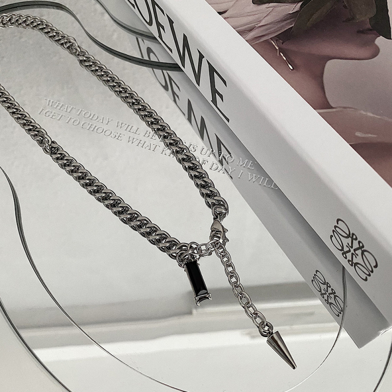 Ogrlica od titanska čelika s konusnim crnim dragim kamenjem, unisex – hip-hop stil, lanac ključne kosti