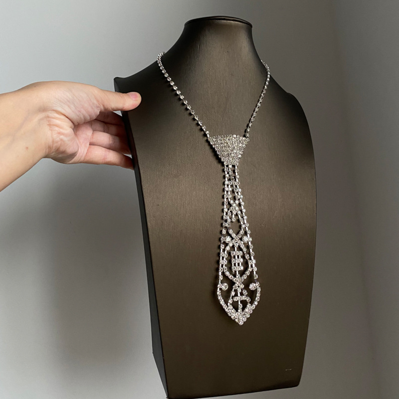 Geometrijski trokutasti viseći nakit s dijamantnom umetkom, minimalistički stil, choker za ključnu kost, luksuzni ženski nakit