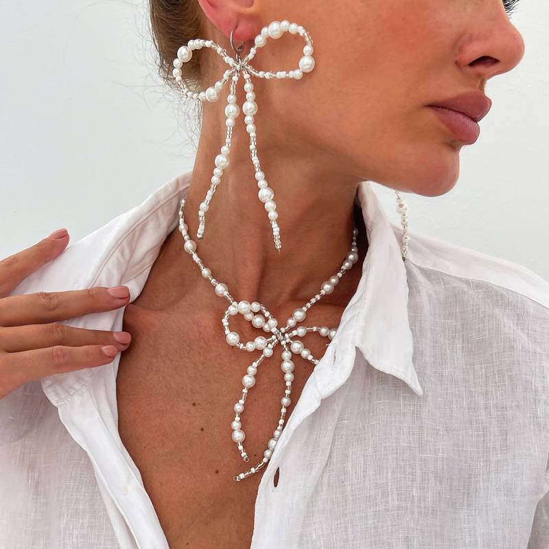 Choker od umjetnih perli s mašnicom – slatka, elegantna lagana luksuzna ogrlica za žene
