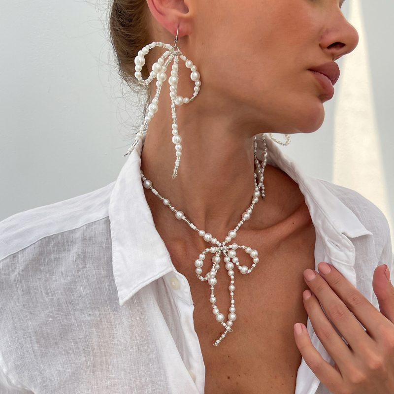 Choker od umjetnih perli s mašnicom – slatka, elegantna lagana luksuzna ogrlica za žene