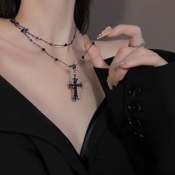 Dugački dvostruki lančić s crnim cirkonijskim križem i perlicama, za žene, gradski stil, lanac za ključnu kost
