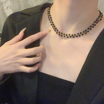 Crni choker ogrlica u francuskom stilu s perlicama i mrežastom teksturom, lagani luksuz, profinjen dizajn